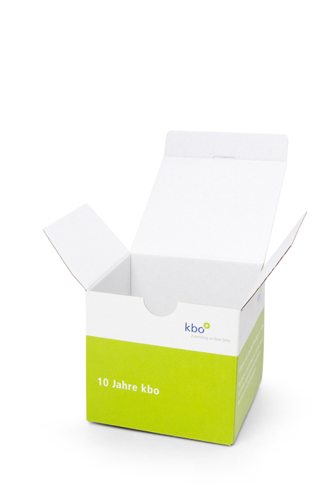 Faltschachtel Verpackung bedruckt aus Wellpappe oder Karton mit Fingerloch